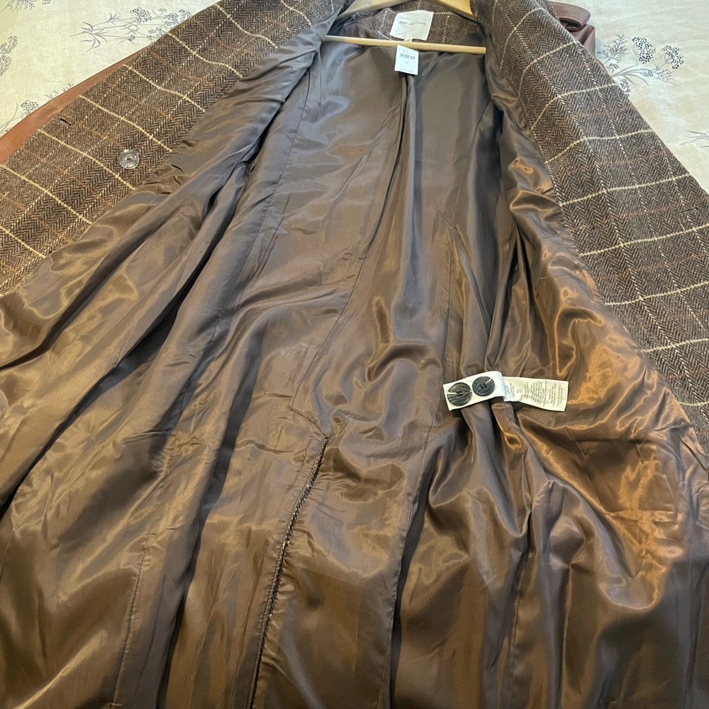 Wool-Blend Brown Trench Coat with Faux Leather Overlay - Picture 3 of 8